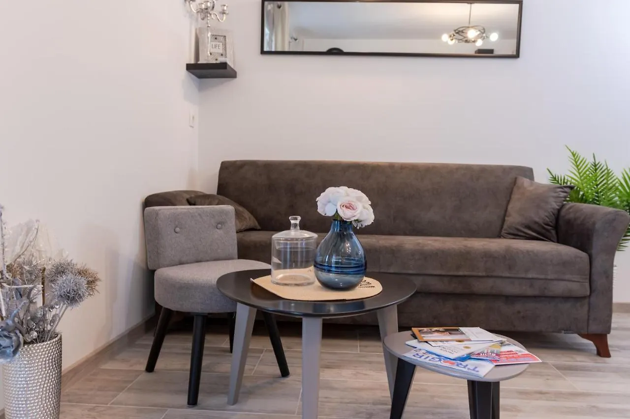 Sangalo Apartment Τρογκίρ