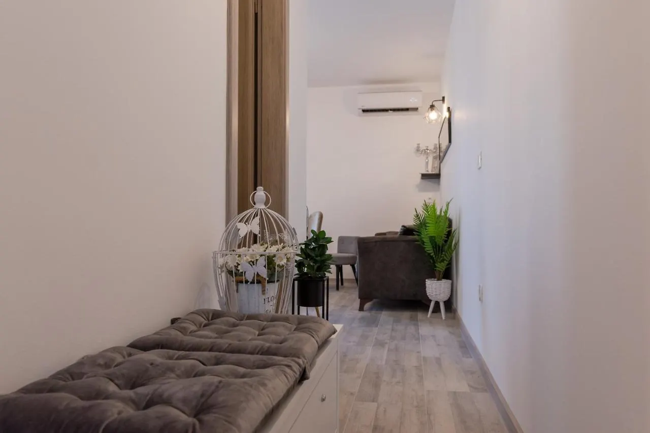 Sangalo Apartment Τρογκίρ
