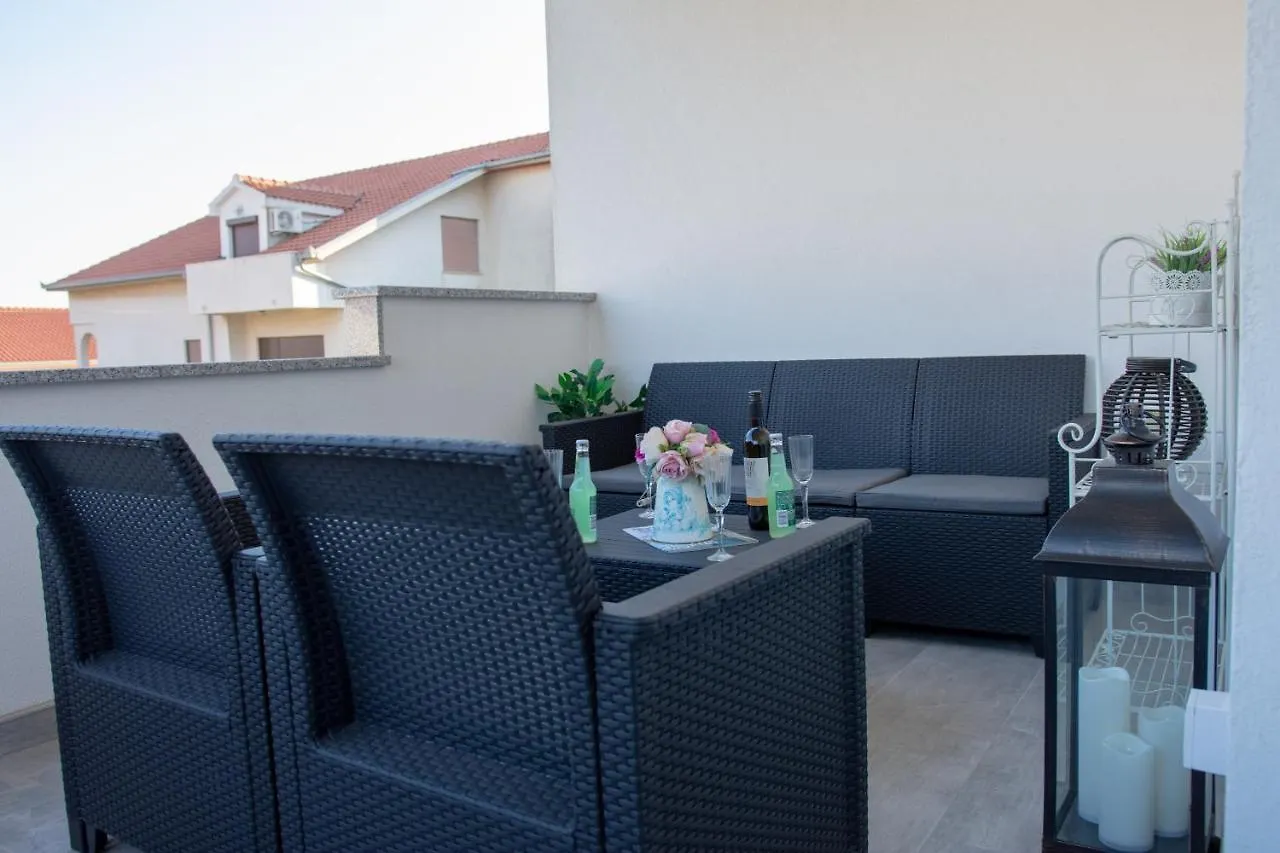 Sangalo Apartment Τρογκίρ