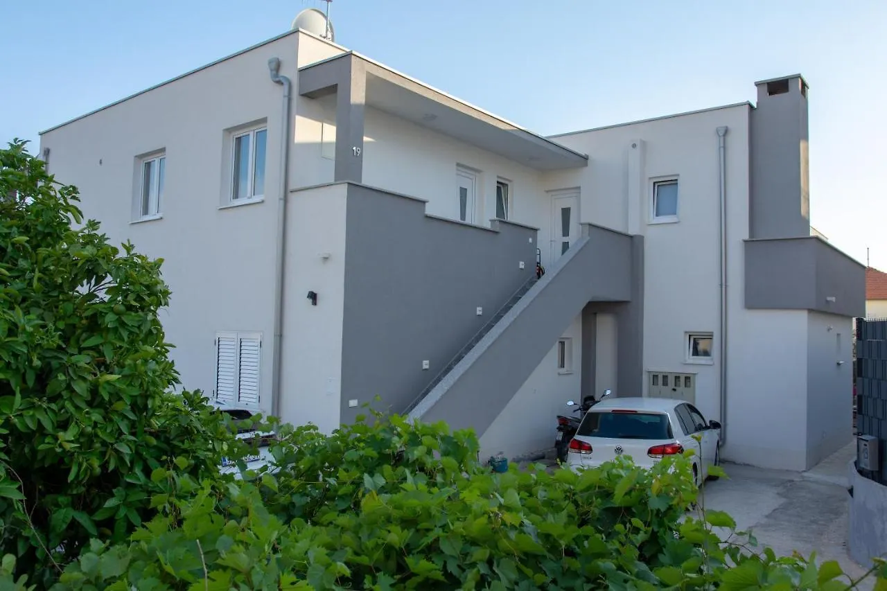 Sangalo Apartment Τρογκίρ 0*,